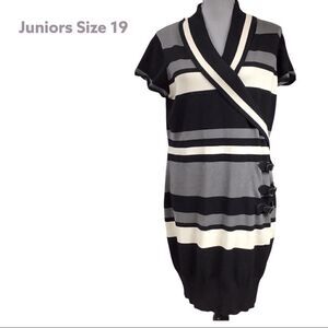 No Boundaries Black, Grey & White Sweater Dress. Buckles L-Side. SS, Size XXL